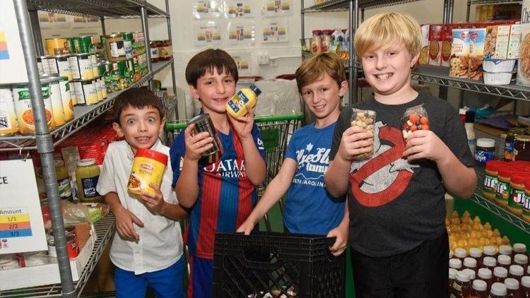 Families help out at kosher food pantry ahead of holidays